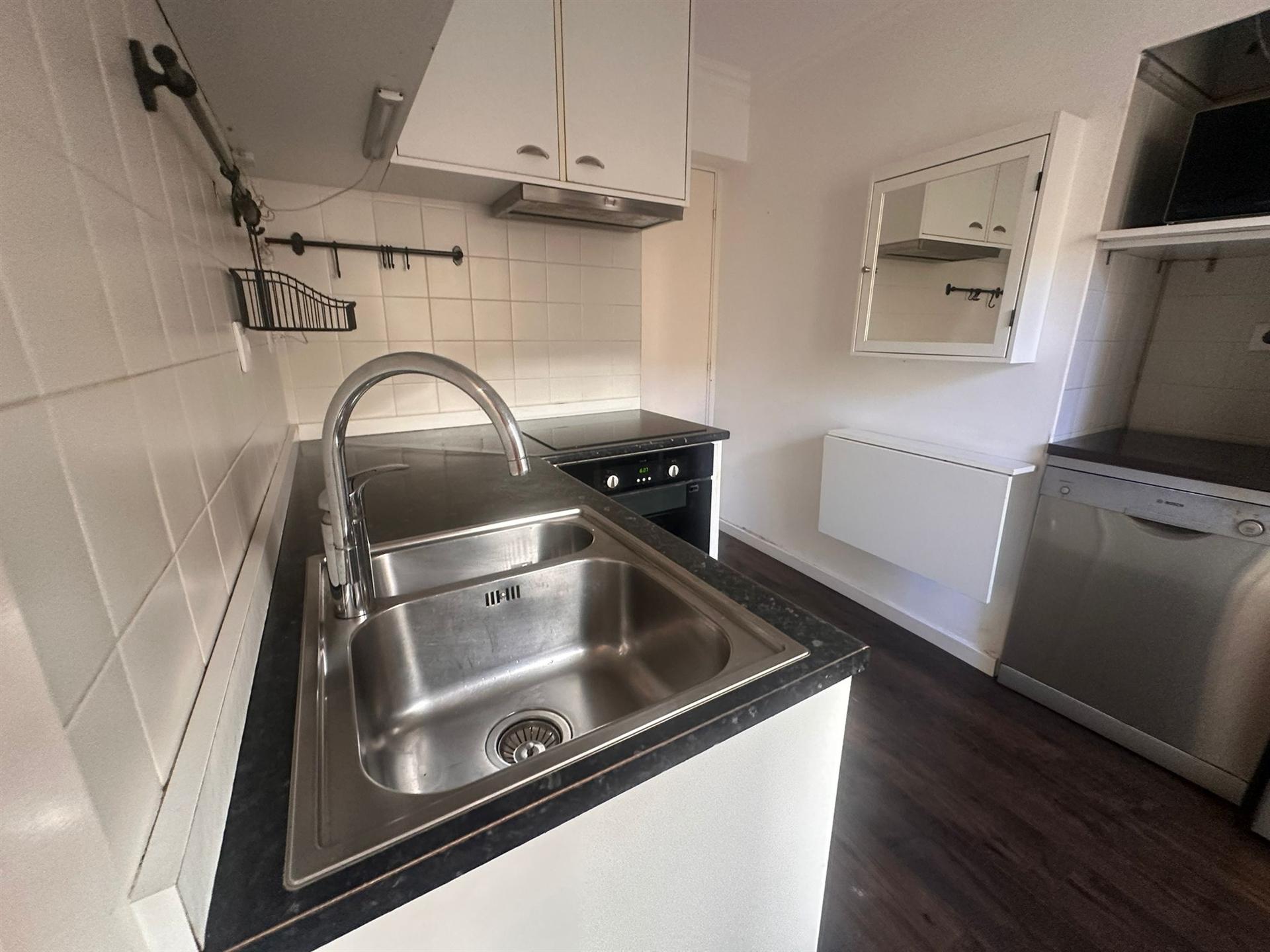 Apartamento T2 com Terraço e Vista Palácio da Ajuda