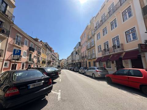 Apartamento T2 Remodelado no Coração de Lisboa