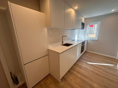 Apartamento T2 Remodelado no Coração de Lisboa