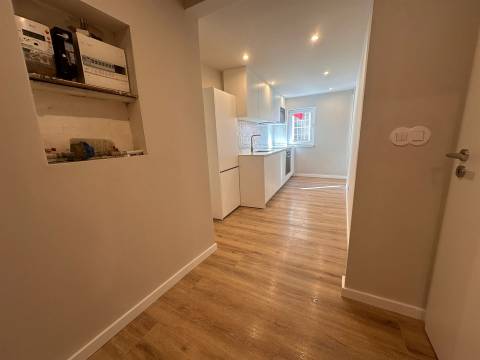 Apartamento T2 Remodelado no Coração de Lisboa