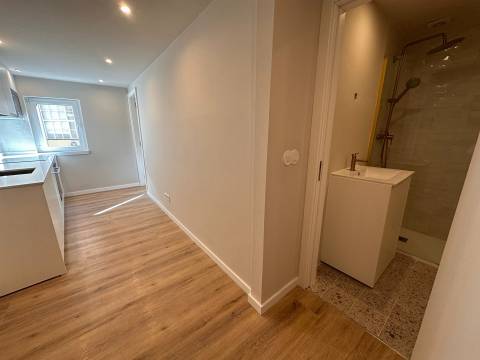 Apartamento T2 Remodelado no Coração de Lisboa