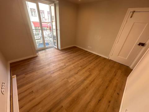 Apartamento T2 Remodelado no Coração de Lisboa