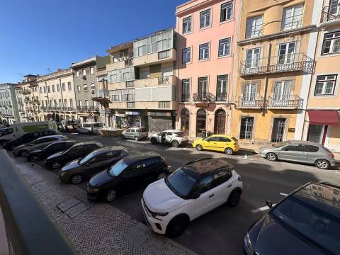 Apartamento T2 Remodelado no Coração de Lisboa