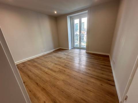 Apartamento T2 Remodelado no Coração de Lisboa