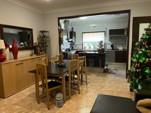 Moradia Isolada T4 Venda em Requião,Vila Nova de Famalicão