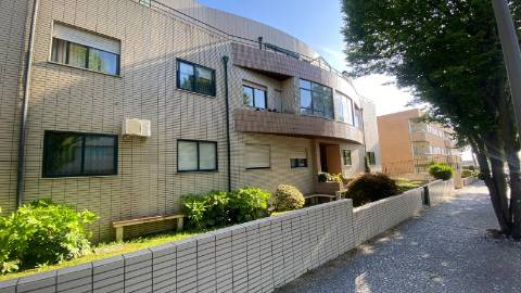 ARRENDADO! Apartamento T1 com Garagem na Avª de Francelos, Valadares