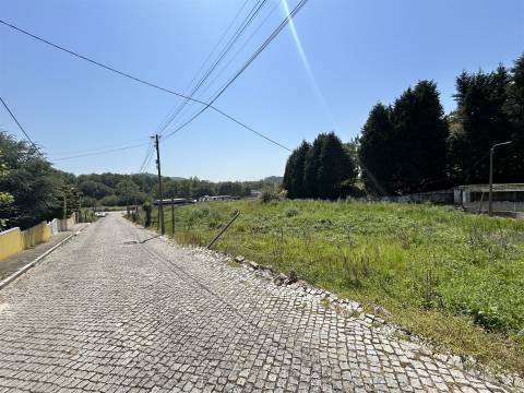 Terreno p/ Construção 8 Moradias Térreas T1 em Perosinho