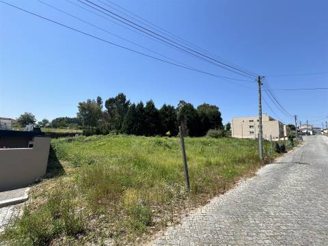 Terreno p/ Construção 8 Moradias Térreas T1 em Perosinho