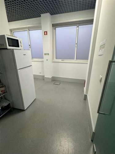 Loja Comercial com 154 m2 perto do Centro de Arcozelo