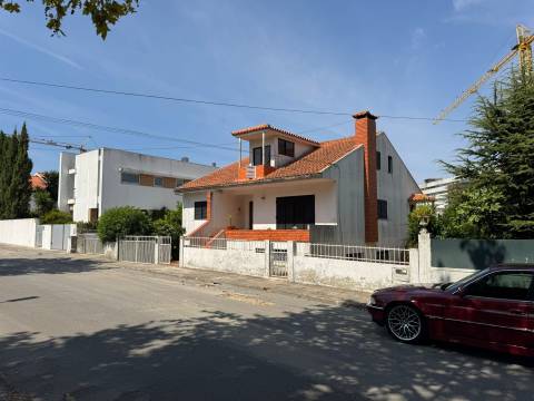 Moradia T5 Venda em Vila Nova de Famalicão e Calendário,Vila Nova de Famalicão