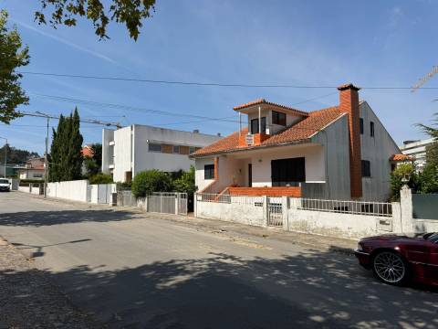 Moradia T5 Venda em Vila Nova de Famalicão e Calendário,Vila Nova de Famalicão