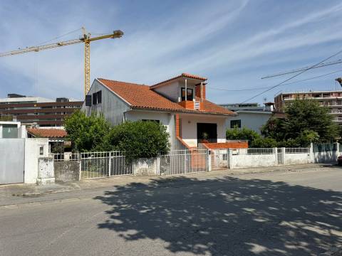 Moradia T5 Venda em Vila Nova de Famalicão e Calendário,Vila Nova de Famalicão