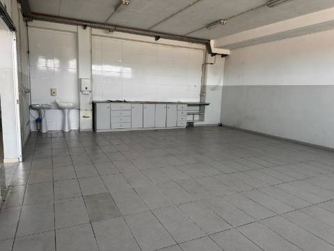 Armazém  Venda em Mogege,Vila Nova de Famalicão