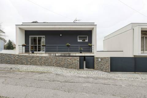 Moradia T3 Venda em Pousada de Saramagos,Vila Nova de Famalicão