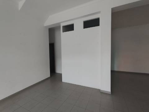 Loja T1 Venda em Almodôvar e Graça dos Padrões,Almodôvar