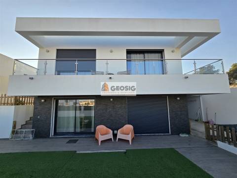 Moradia Isolada T3+1 Venda em Almodôvar e Graça dos Padrões,Almodôvar