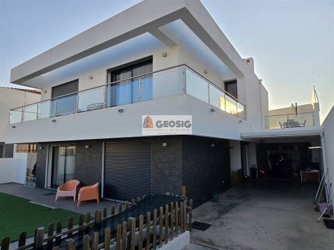 Moradia Isolada T3+1 Venda em Almodôvar e Graça dos Padrões,Almodôvar