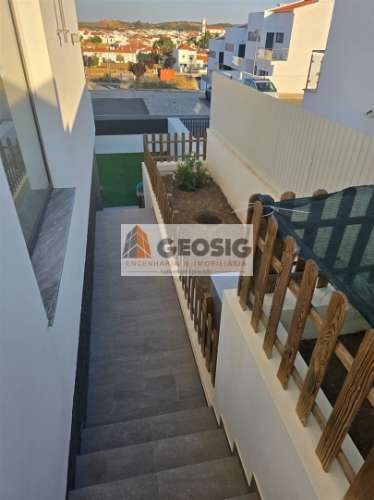 Moradia Isolada T3+1 Venda em Almodôvar e Graça dos Padrões,Almodôvar