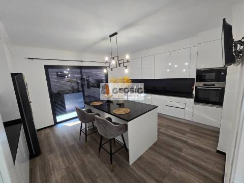 Moradia Isolada T3+1 Venda em Almodôvar e Graça dos Padrões,Almodôvar