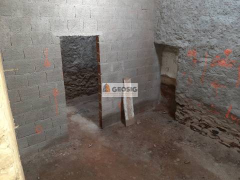 Moradia para Restaurar T2 Venda em Almodôvar e Graça dos Padrões,Almodôvar