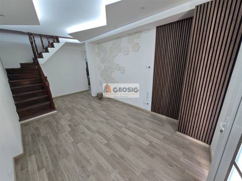 Moradia em Banda T4 Venda em Almodôvar e Graça dos Padrões,Almodôvar