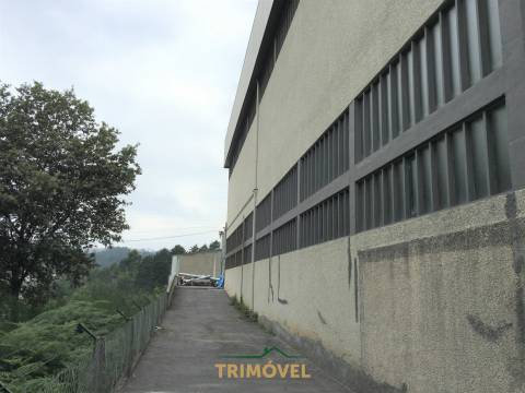 Pavilhão com 250KVA na Zona Industrial de Cucujães