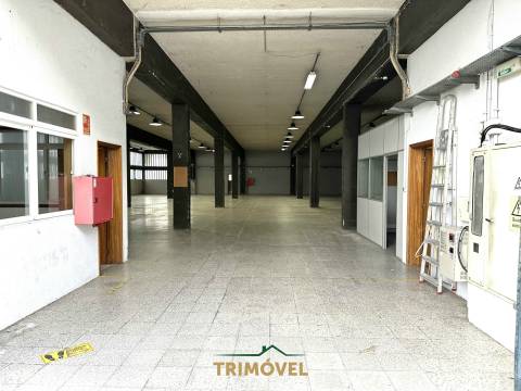 Pavilhão com 250KVA na Zona Industrial de Cucujães