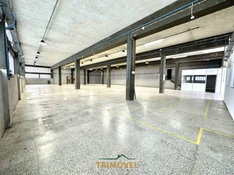 Pavilhão com 250KVA na Zona Industrial de Cucujães