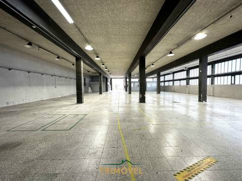 Pavilhão com 250KVA na Zona Industrial de Cucujães