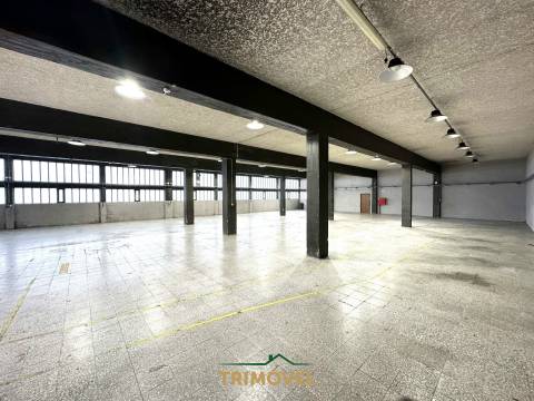 Pavilhão com 250KVA na Zona Industrial de Cucujães