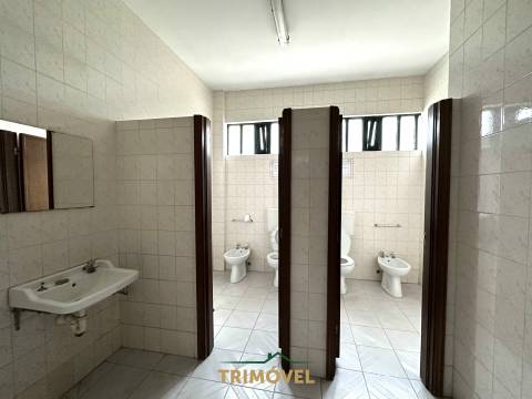 Pavilhão com 250KVA na Zona Industrial de Cucujães