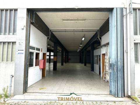 Pavilhão com 250KVA na Zona Industrial de Cucujães