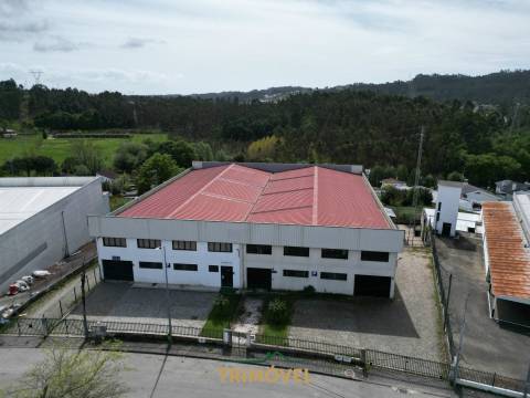 Pavilhão com 250KVA na Zona Industrial de Cucujães
