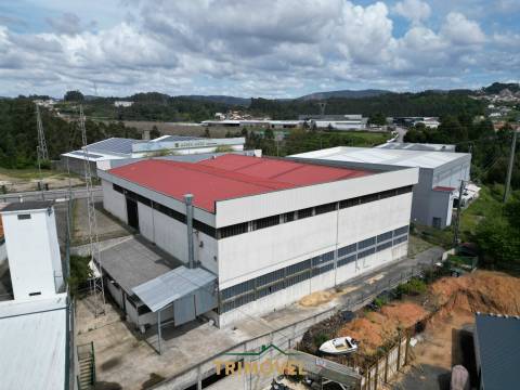 Pavilhão com 250KVA na Zona Industrial de Cucujães