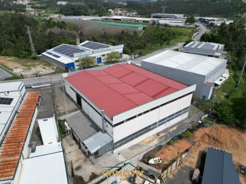 Pavilhão com 250KVA na Zona Industrial de Cucujães