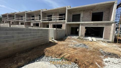 Moradia em Banda T3 Venda em Nogueira do Cravo e Pindelo,Oliveira de Azeméis