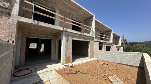 Moradia em Banda T3 Venda em Nogueira do Cravo e Pindelo,Oliveira de Azeméis