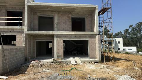 Moradia em Banda T3 Venda em Nogueira do Cravo e Pindelo,Oliveira de Azeméis