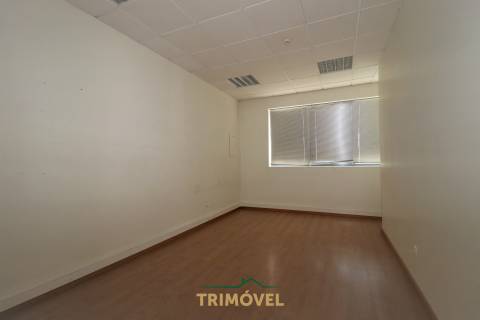 Pavilhão para arrendamento, Zona Industrial