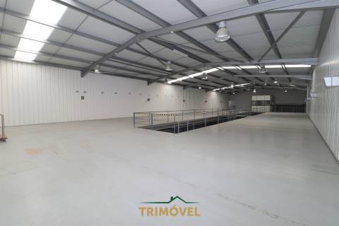 Pavilhão para arrendamento, Zona Industrial
