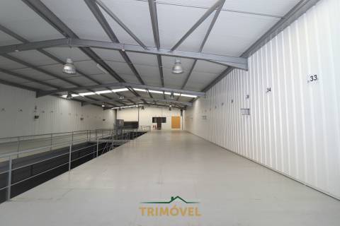 Pavilhão para arrendamento, Zona Industrial