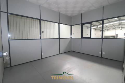 Pavilhão para arrendamento, Zona Industrial