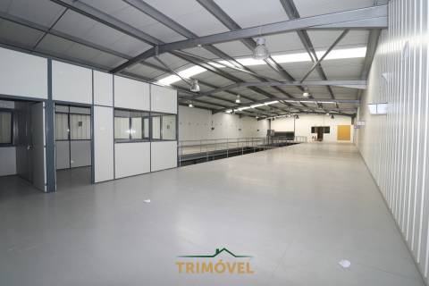Pavilhão para arrendamento, Zona Industrial