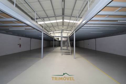 Pavilhão para arrendamento, Zona Industrial