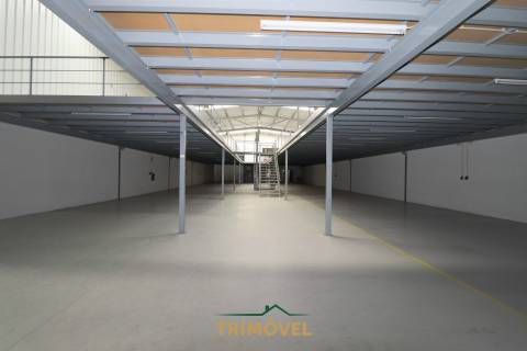 Pavilhão para arrendamento, Zona Industrial