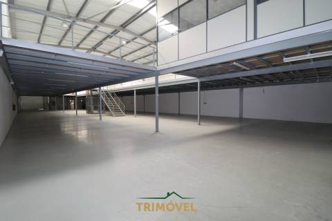 Pavilhão para arrendamento, Zona Industrial
