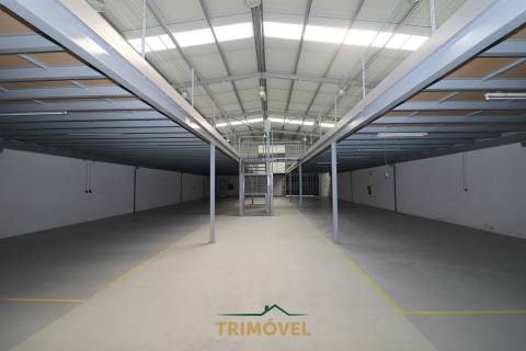 Pavilhão para arrendamento, Zona Industrial