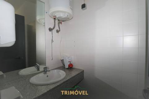 Pavilhão para arrendamento, Zona Industrial