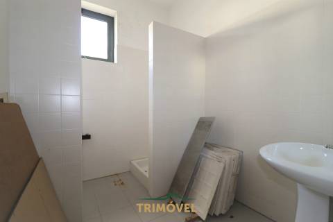 Pavilhão para arrendamento, Zona Industrial