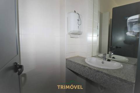 Pavilhão para arrendamento, Zona Industrial